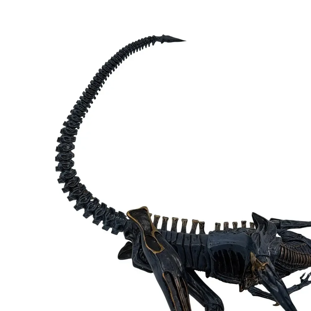 NECA Alien Deluxe Xenomorph Queen Action Figure Loose and Incomplete
